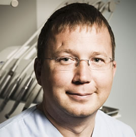 Jarosław Marciniak - Lekarz Implantolog